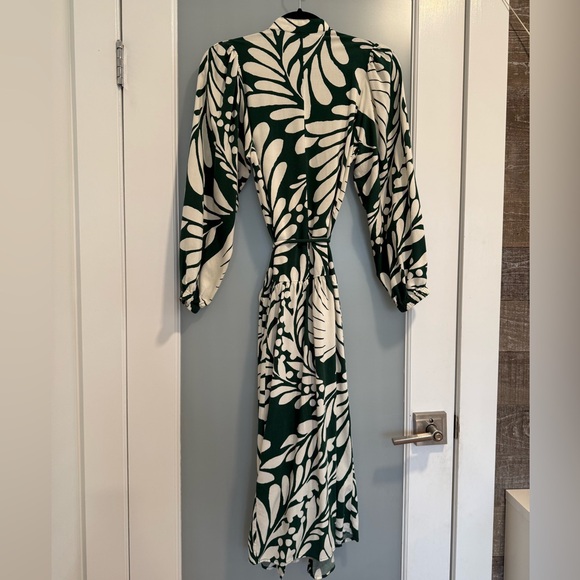H&M Green and White Leaf Print Long Sleeve Dress Puff-Sleeve - Picture 11 of 12